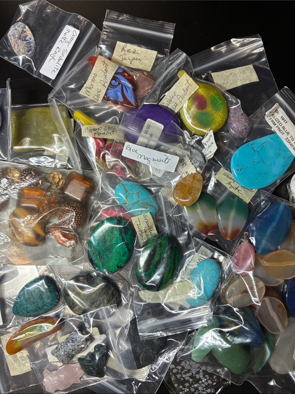 Lot of 40+ assorted gemstone pendants and Murano glass pendants - Multicolor Mix